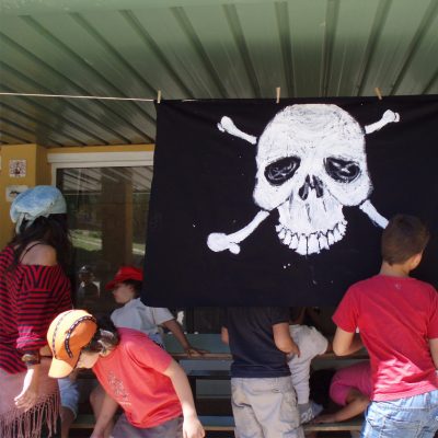 nens-jugant-als-pirates