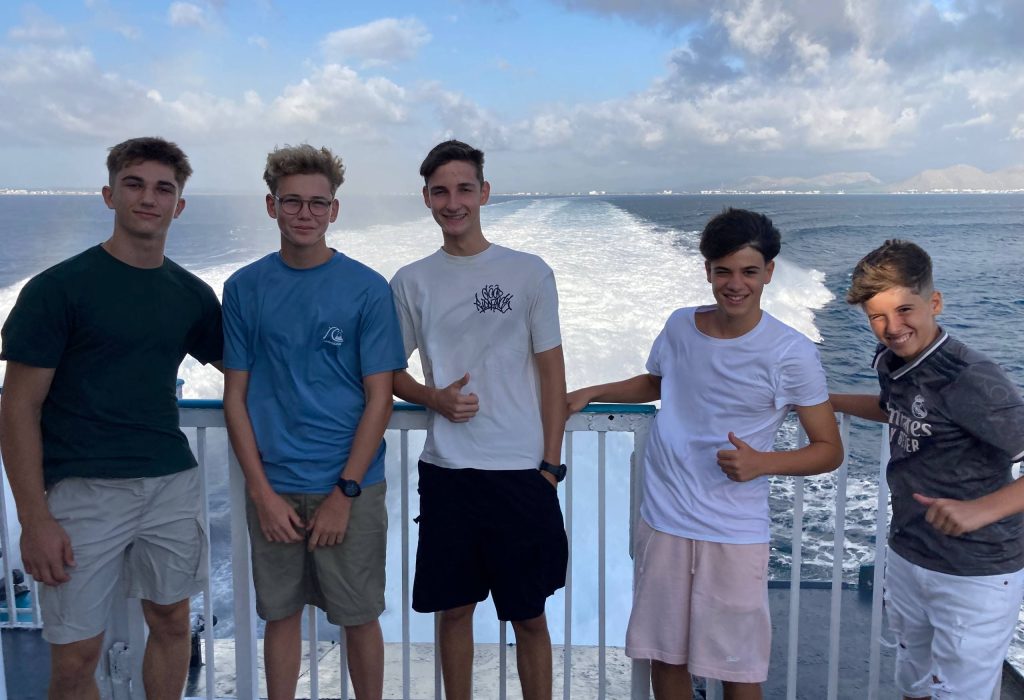 photo_6046316816436939764_w(1)