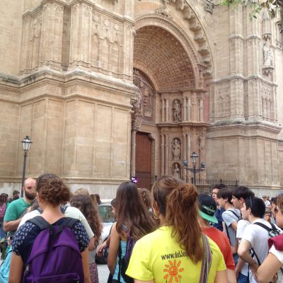 estudiants-visitant-la-seu-de-palma